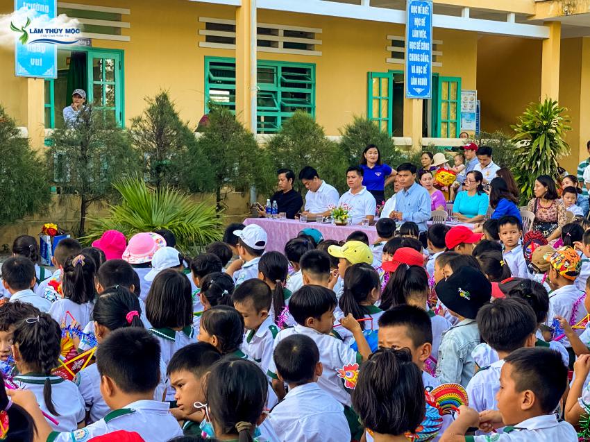 Mang tết trung thu đến với trẻ em xã Tam Đảo