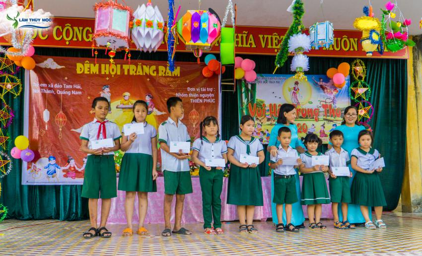 Mang tết trung thu đến với trẻ em xã Tam Đảo